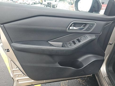 Certified 2025 Nissan Rogue Platinum w/ Tech Package AWD/4WD image 16