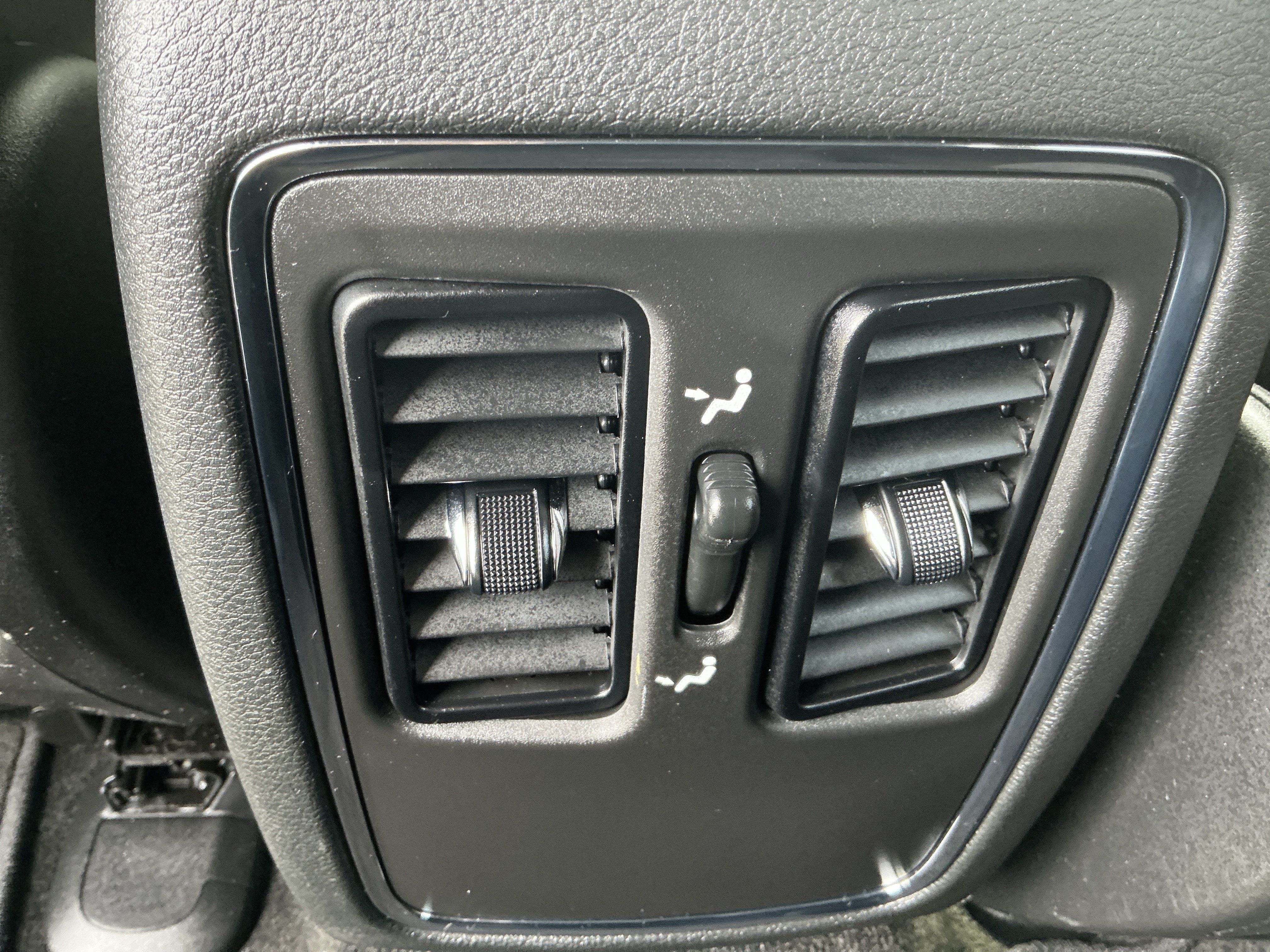Used 2021 Jeep Grand Cherokee Laredo AWD/4WD image 12