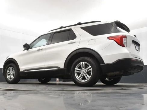 Used 2022 Ford Explorer XLT AWD/4WD image 12