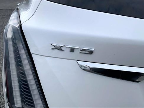 Used 2018 Cadillac XT5 Luxury w/ Driver Awareness Package AWD/4WD image 7