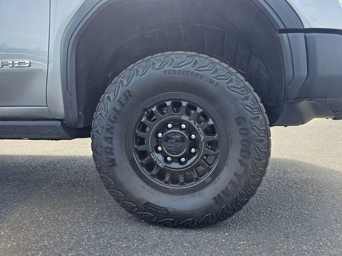 Used 2025 GMC Sierra 2500 AT4X w/ AT4X AEV Edition AWD/4WD image 9