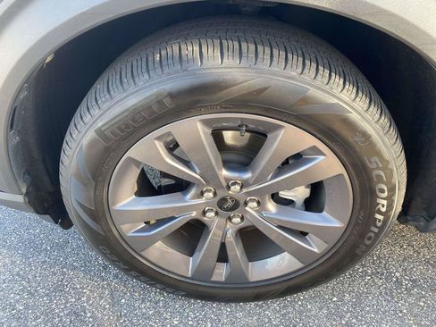 Used 2023 Ford Explorer XLT w/ Equipment Group 202A RWD image 4