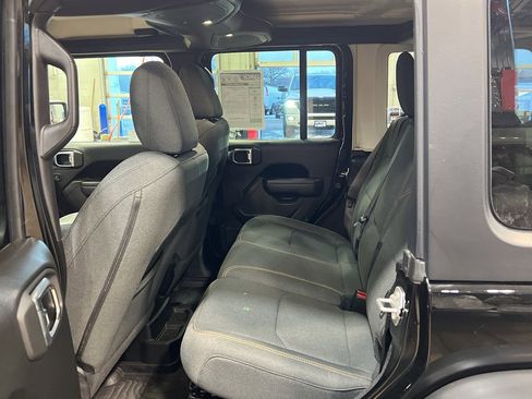 Used 2025 Jeep Wrangler Willys image 33
