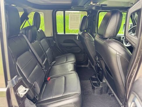 Used 2021 Jeep Wrangler Unlimited Sahara AWD/4WD image 17