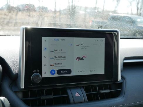 Used 2025 Toyota RAV4 XLE AWD/4WD image 21