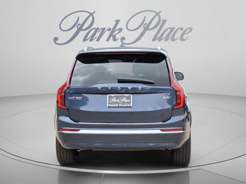 New 2026 Volvo XC90 B5 Plus w/ Protection Package Premier AWD/4WD image 4