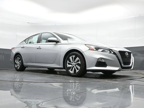 Used 2021 Nissan Altima 2.5 S FWD image 39
