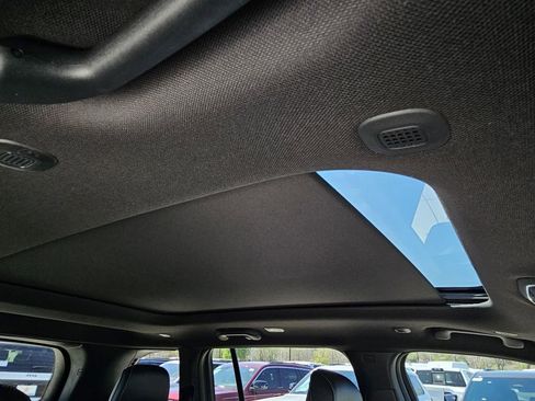 New 2025 Jeep Grand Cherokee Limited image 9