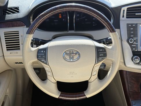Used 2011 Toyota Avalon Limited image 15