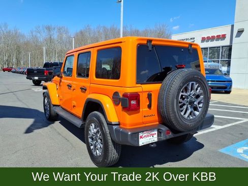 Used 2025 Jeep Wrangler Sahara image 8