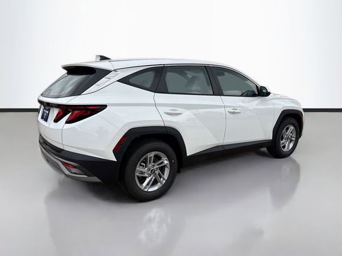 Certified 2025 Hyundai Tucson SE image 5