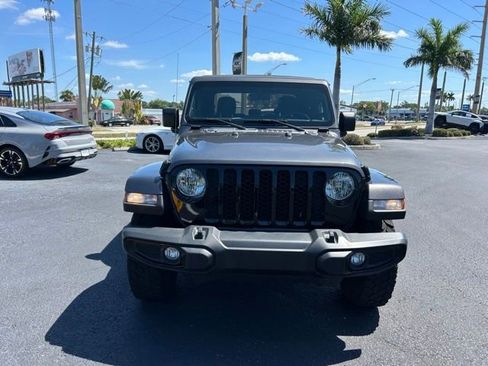 Used 2022 Jeep Gladiator Sport AWD/4WD image 2