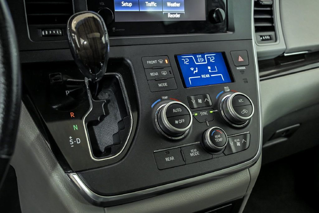 Used 2015 Toyota Sienna XLE FWD image 22