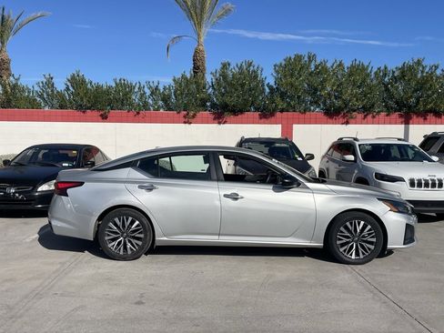 Used 2024 Nissan Altima 2.5 SV image 3