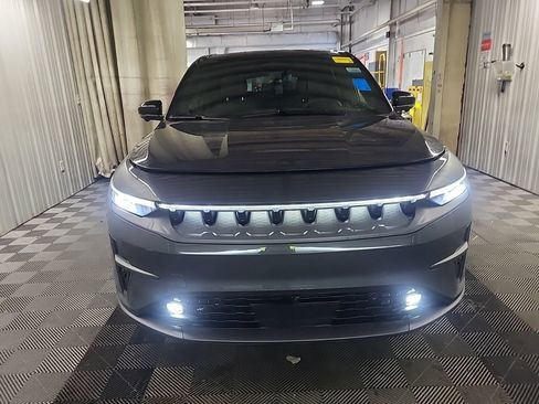 Used 2024 Jeep Wagoneer Launch Edition image 3