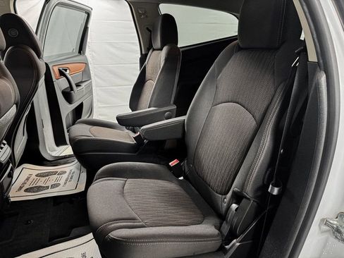 Used 2017 Chevrolet Traverse LT w/ Style and Technology Package FWD image 10