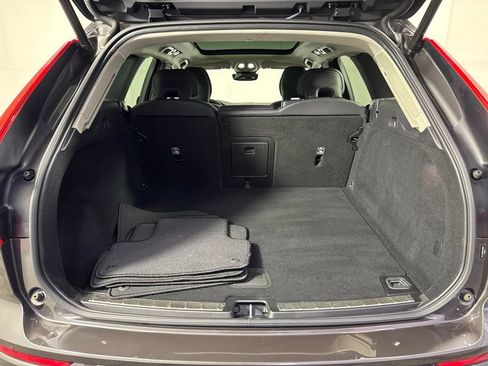 Used 2023 Volvo XC60 B5 Plus AWD/4WD image 19