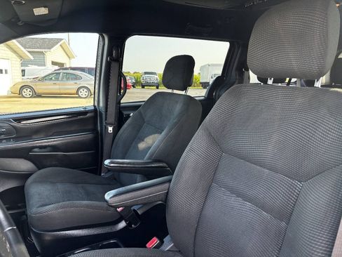 Used 2020 Dodge Grand Caravan SE FWD image 13