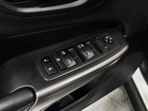 Used 2019 Jeep Cherokee Limited image 15