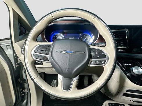 Used 2017 Chrysler Pacifica Limited w/ Advanced Safetytec Group image 12