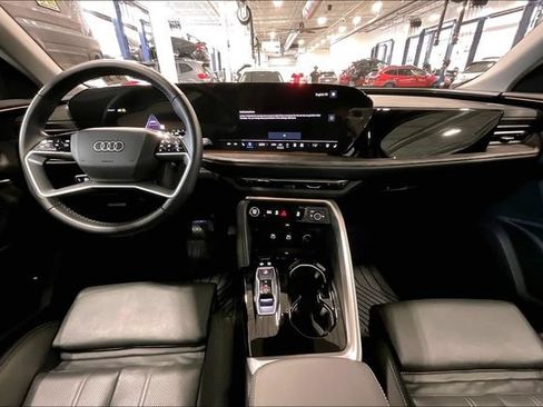 Used 2025 Audi Q5 Premium Plus w/ Premium Plus AWD/4WD image 15
