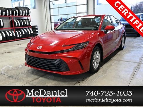 Certified 2025 Toyota Camry LE image 1
