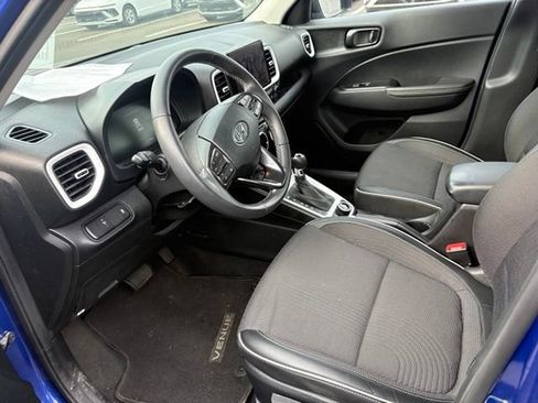Certified 2023 Hyundai Venue Limited FWD image 17