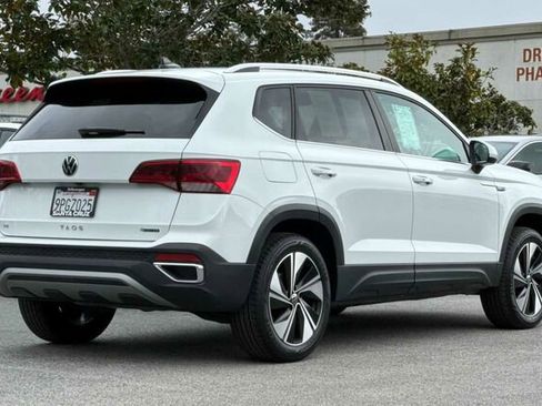 Used 2024 Volkswagen Taos SE image 4