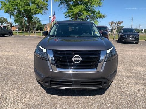 Used 2024 Nissan Pathfinder S FWD image 3