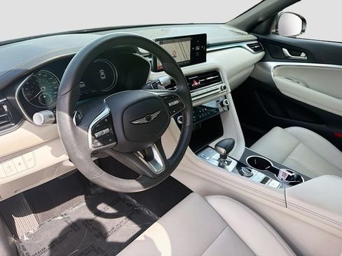 Used 2025 Genesis G70 2.5T RWD image 9