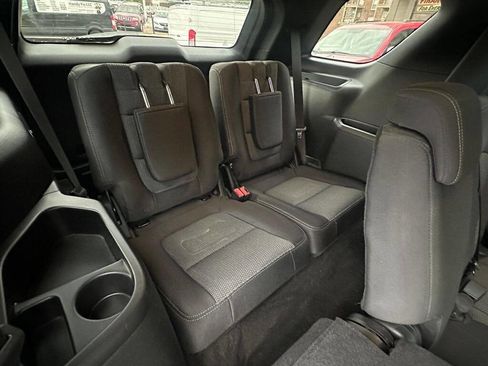 Used 2018 Ford Explorer XLT image 21