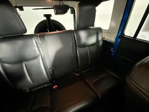 Used 2015 Jeep Wrangler Unlimited Sahara AWD/4WD image 14