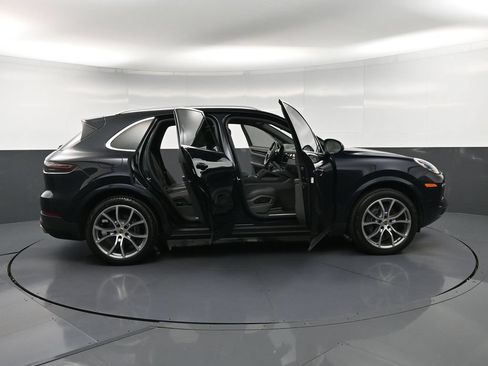 Certified 2023 Porsche Cayenne AWD/4WD image 34