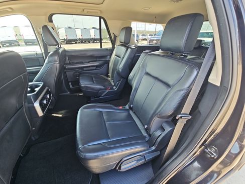 Used 2022 Ford Expedition XLT image 27