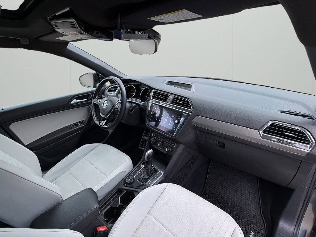 Used 2021 Volkswagen Tiguan SE R-Line AWD/4WD image 40