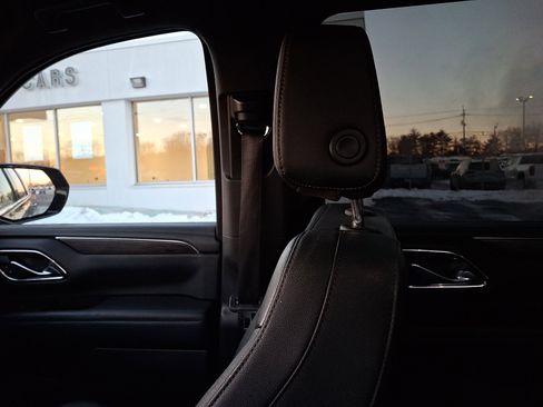 Used 2023 Chevrolet Suburban LT image 17