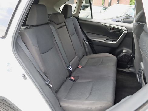 Used 2021 Toyota RAV4 LE AWD/4WD image 29