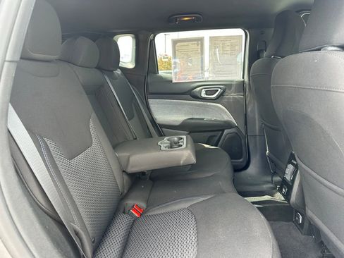 Used 2023 Jeep Compass Sport AWD/4WD image 16