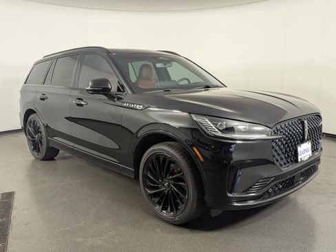Used 2025 Lincoln Aviator Reserve w/ Equipment Group 201A AWD/4WD image 2