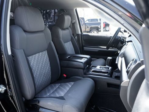 Used 2020 Toyota Tundra SR5 w/ SR5 Upgrade Package AWD/4WD image 36