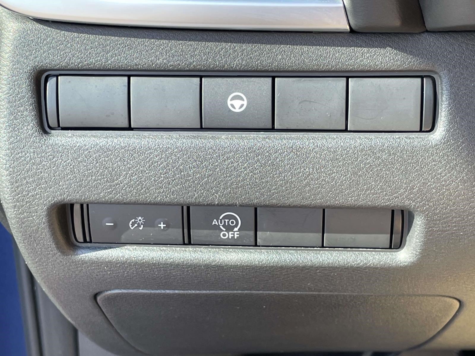Used 2023 Nissan Rogue SV AWD/4WD image 18