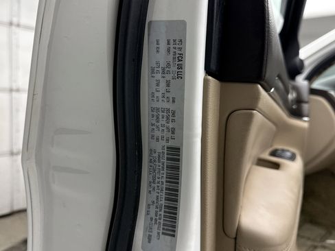 Used 2017 Jeep Grand Cherokee Overland image 25