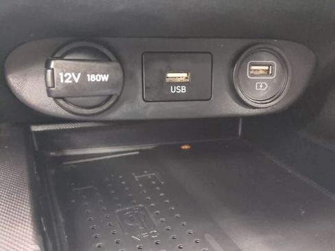 Used 2023 Hyundai Elantra Limited image 32