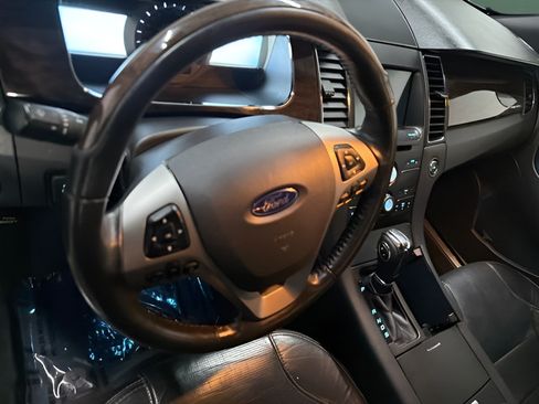 Used 2016 Ford Taurus Limited FWD image 18