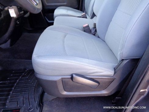 Used 2018 RAM 1500 Express AWD/4WD image 8
