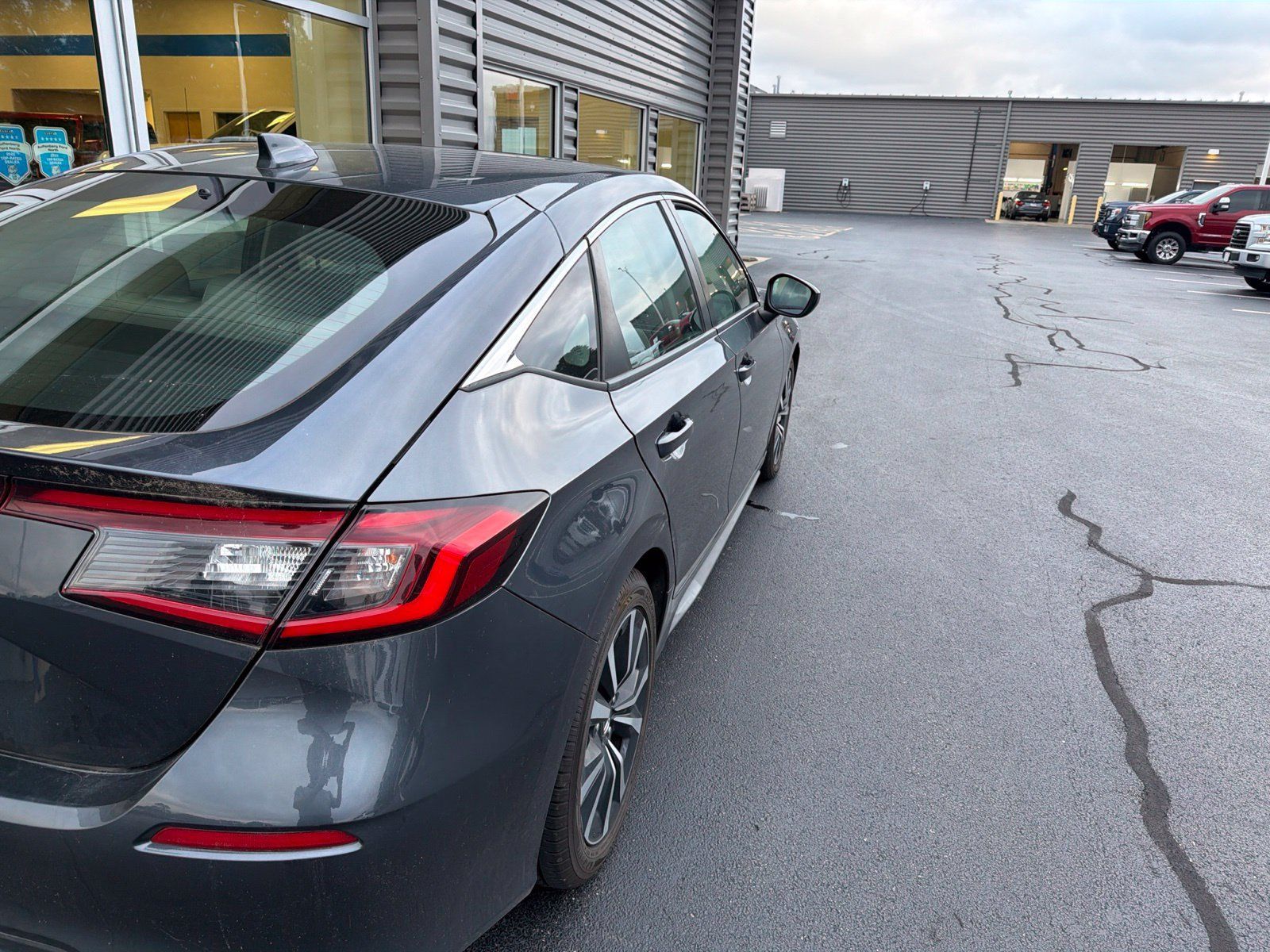 Used 2022 Honda Civic EX-L image 3