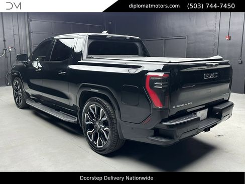 Used 2025 GMC Sierra EV Denali image 5