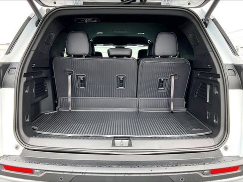New 2026 Chevrolet Traverse LT w/ Driver Confidence Package AWD/4WD image 15