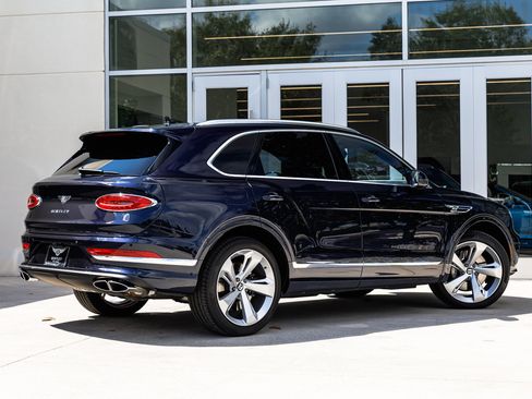 Certified 2024 Bentley Bentayga image 17