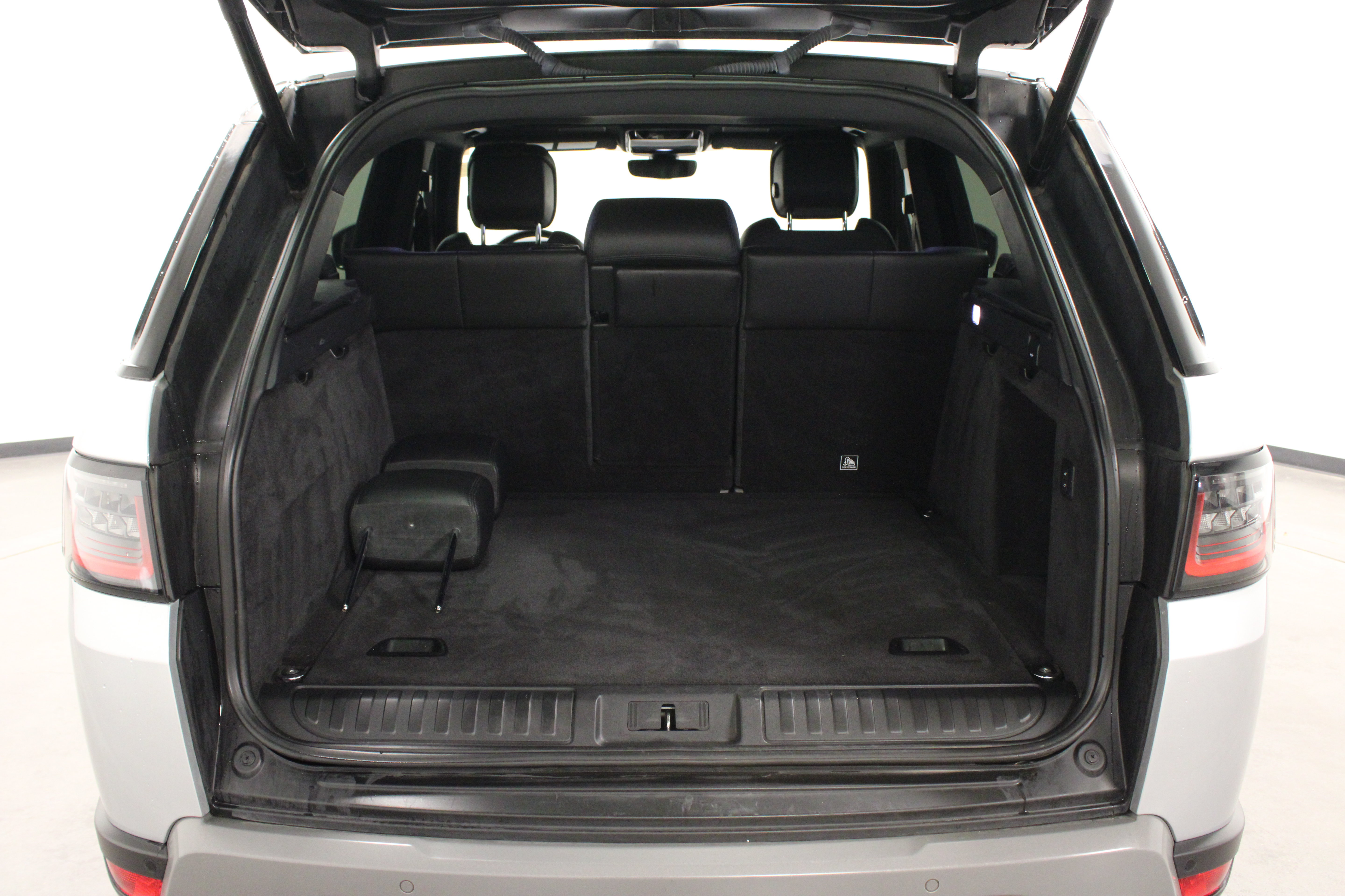 Used 2020 Land Rover Range Rover Sport SE AWD/4WD image 12